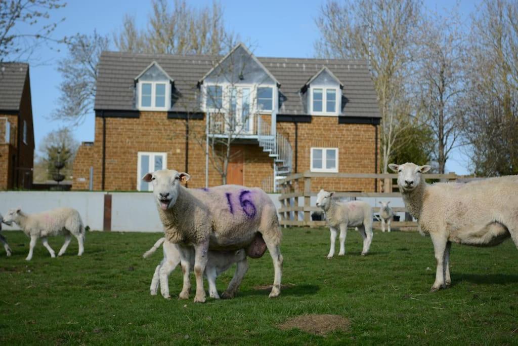 Field View Villa Braunston  Exterior photo